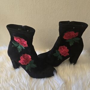 Steve Madden Edition Rose Embroidered Boot Black Suede Ankle Booties Size 8.5M